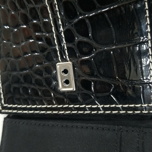 Liz Claiborne Tri-fold Wallet - Picture 6 of 14